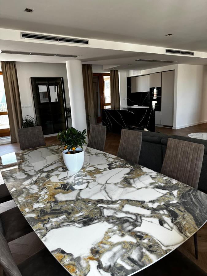 Luxury Penthouse At The Historical Centre With Free Parking Bratislava Exterior foto