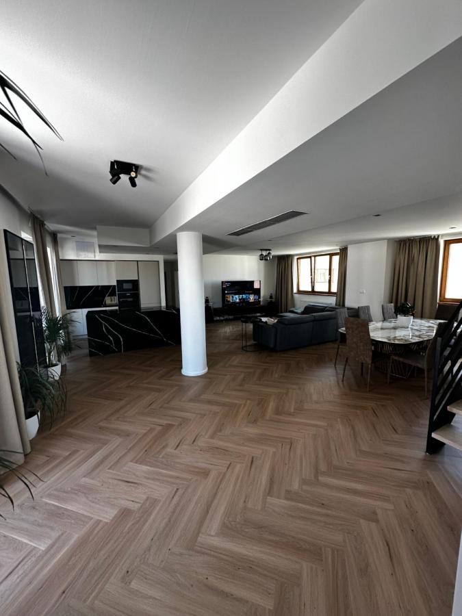 Luxury Penthouse At The Historical Centre With Free Parking Bratislava Exterior foto
