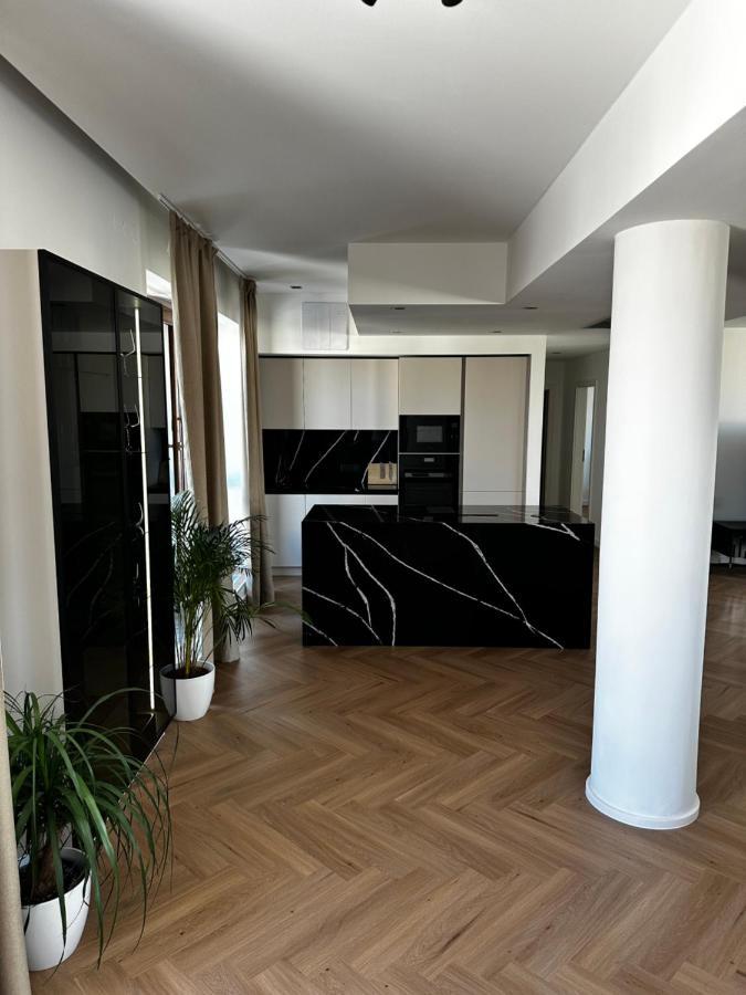 Luxury Penthouse At The Historical Centre With Free Parking Bratislava Exterior foto